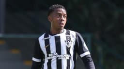 Atlético-MG acerta saída definitiva de três atletas da base para o exterior