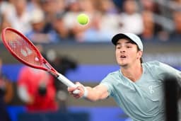 João Fonseca é superado por Ben Shelton e dá adeus ao Masters 1000 do Canadá