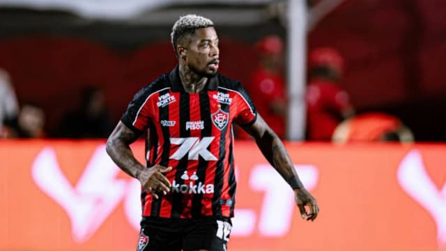 Marinho explica atrito com torcedor do Athletico-PR após vaga do Vitória na Copa do Brasil