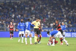 Cruzeiro x Flamengo: analista aponta erro de arbitragem em lance polêmico na Libertadores