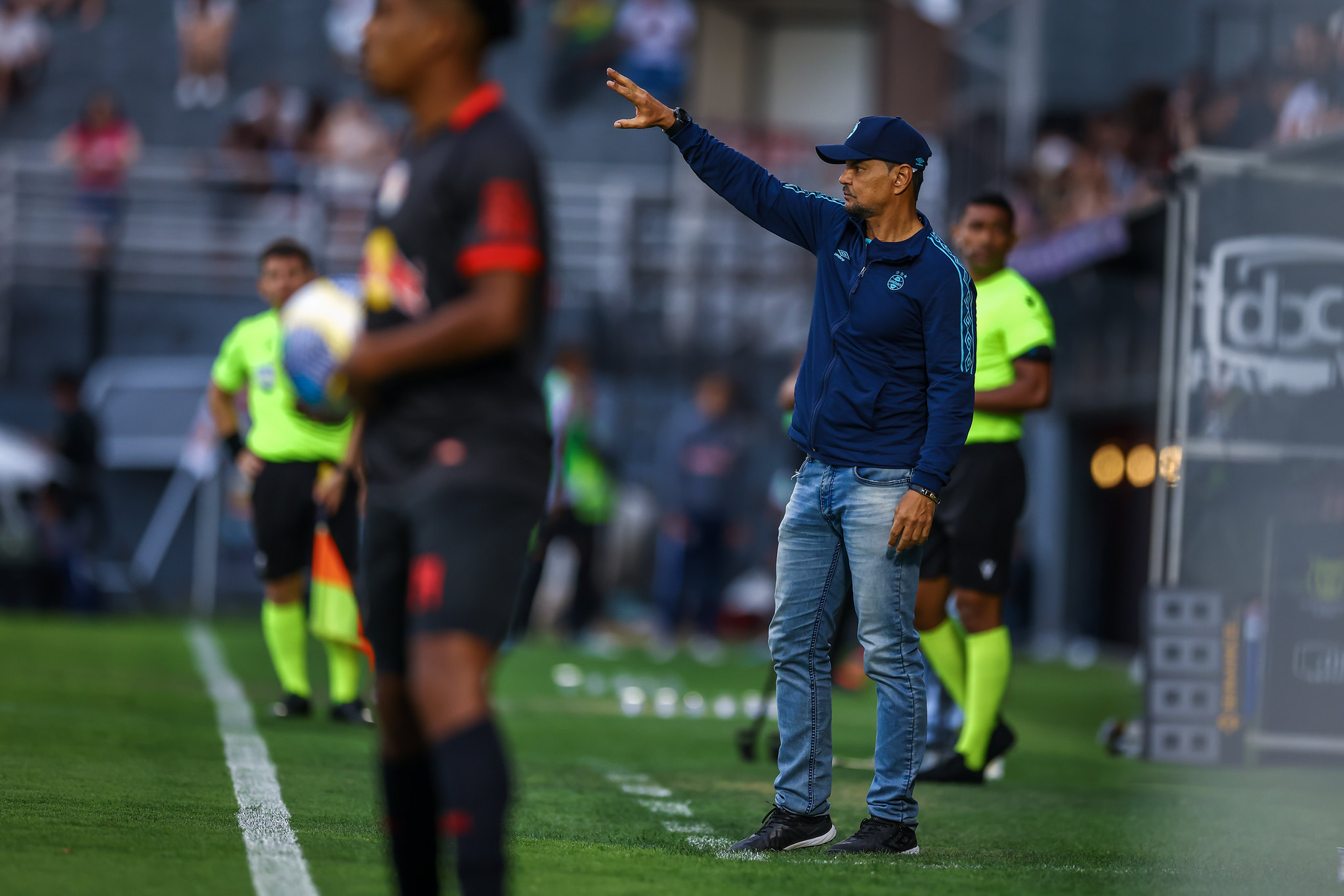 Alexandre Mendes, auxíliar técnico do Grêmio, teve processo por agressao arquivado pelo MP — Foto: Lucas Uebel/Grêmio