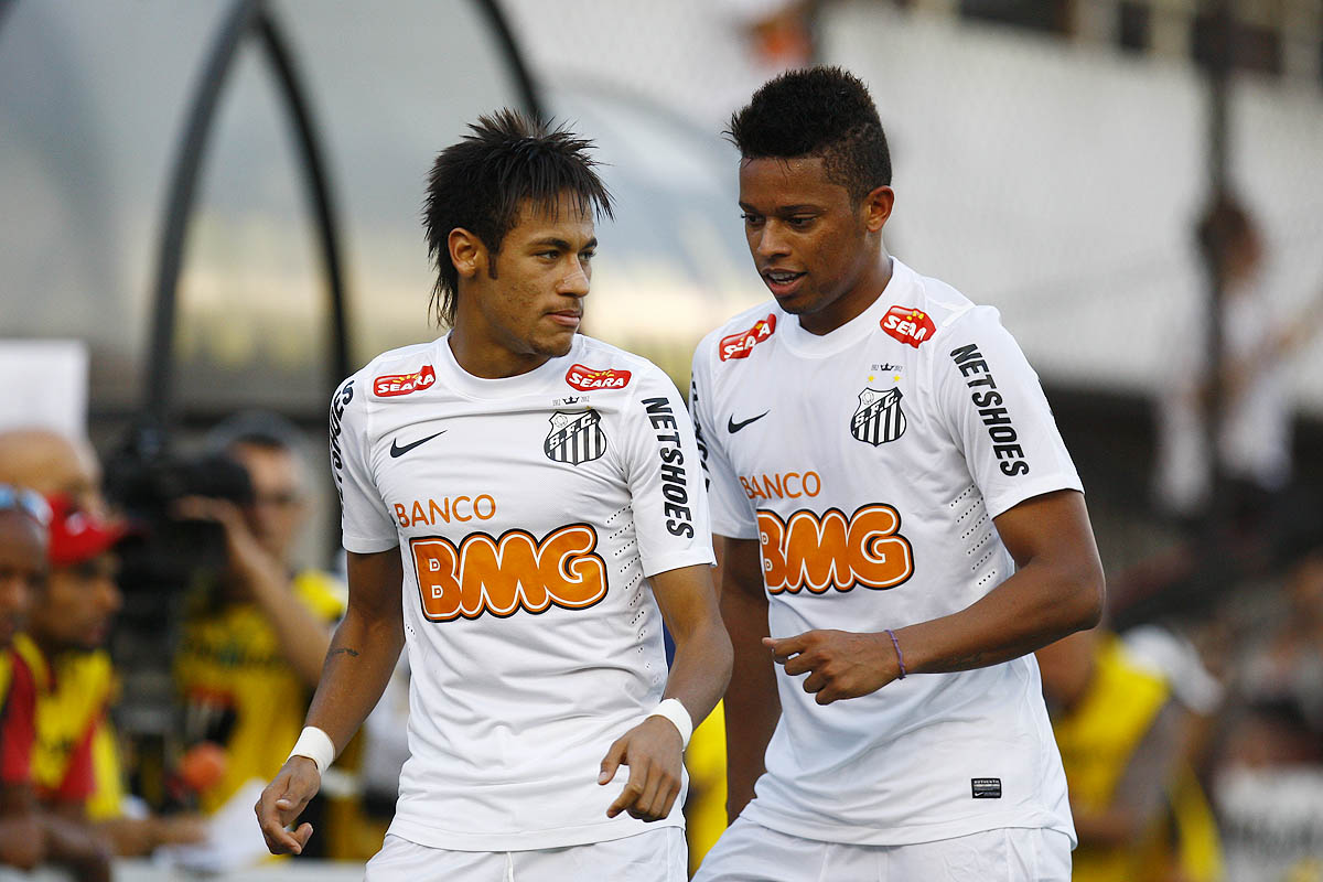 André atuou com Neymar pelo Santos e diz que prefere suas festas do que as de Ronaldinho — Foto: Ricardo Saibun/Santos FC