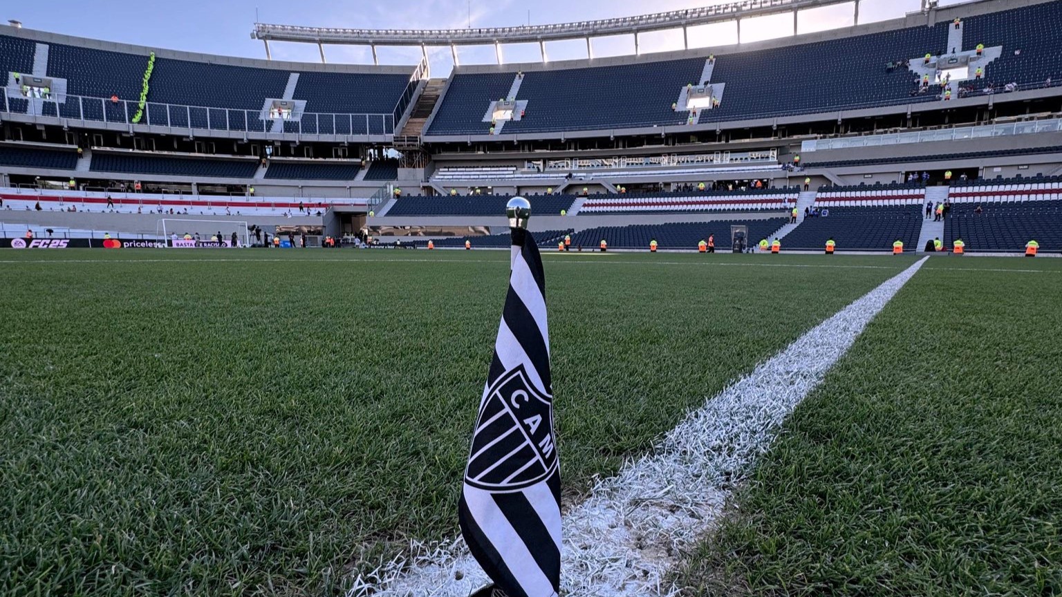 Atlético chega ao estádio Monumental com cerca de 1h de atraso