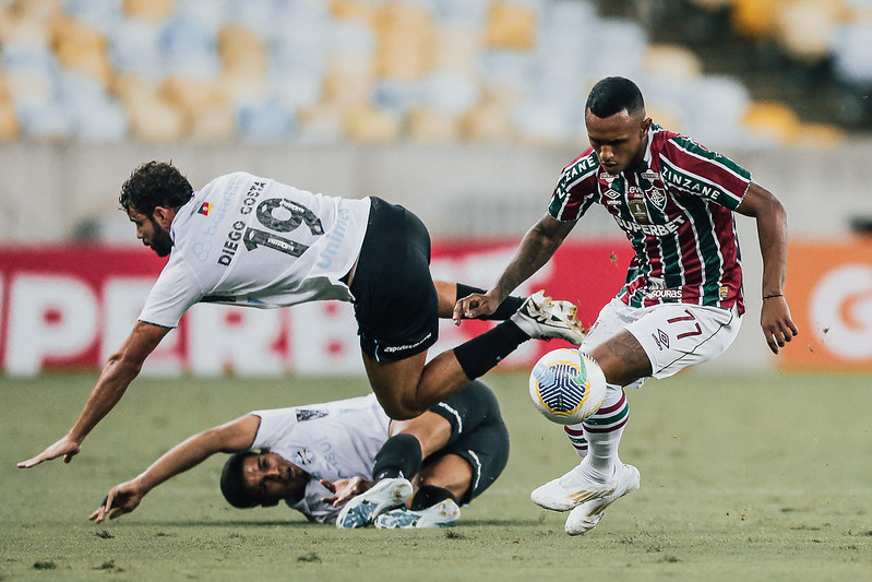 Fluminense e Grêmio empataram por 2 a 2, no Maracanã