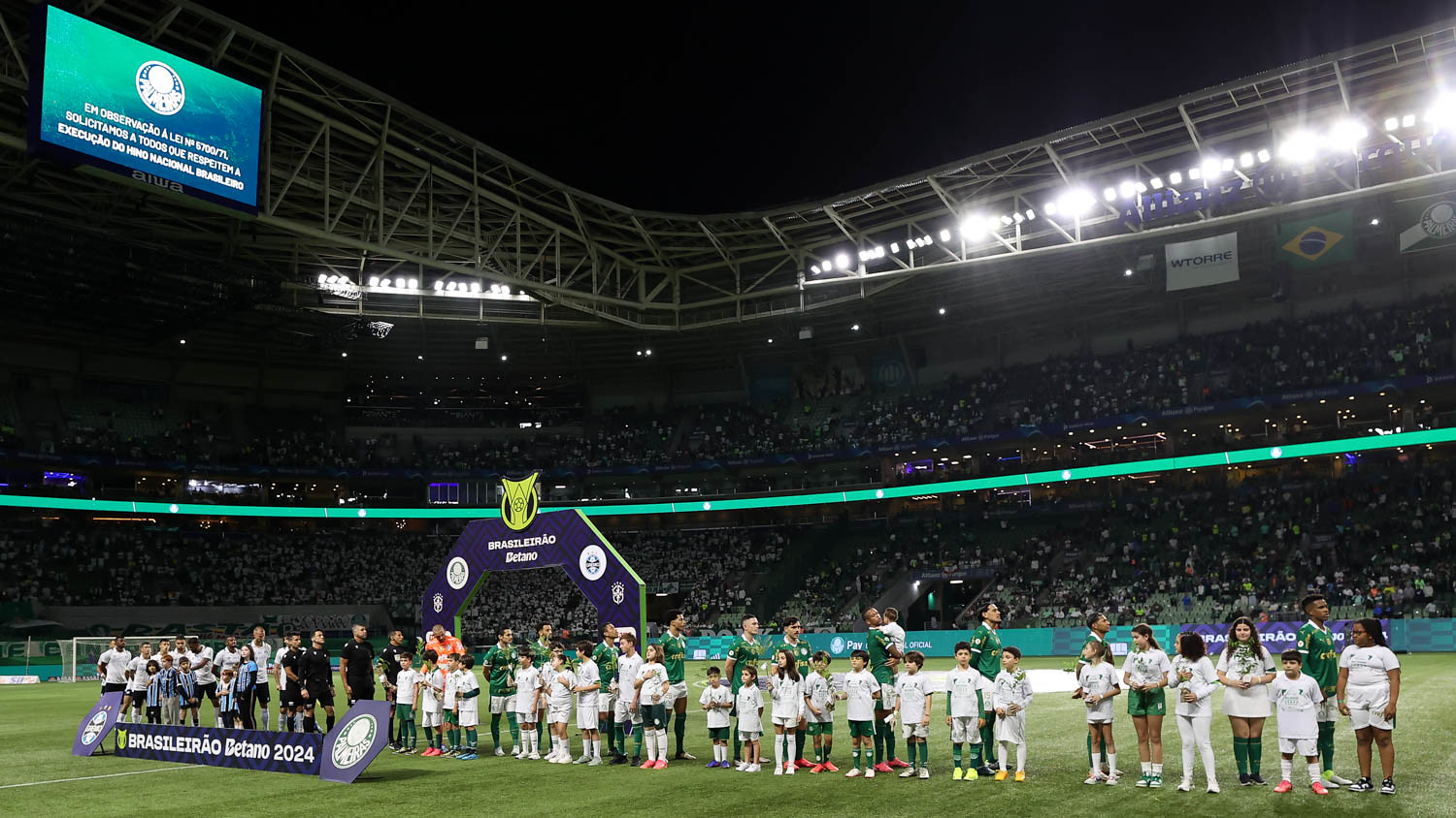 Torcida do Palmeiras vaia a equipe em empate contra o Grêmio