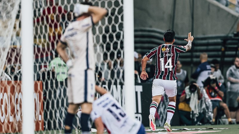 Cano, de cabeça, marcou o gol de empate do Fluminense contra o Fortaleza, no Maracanã