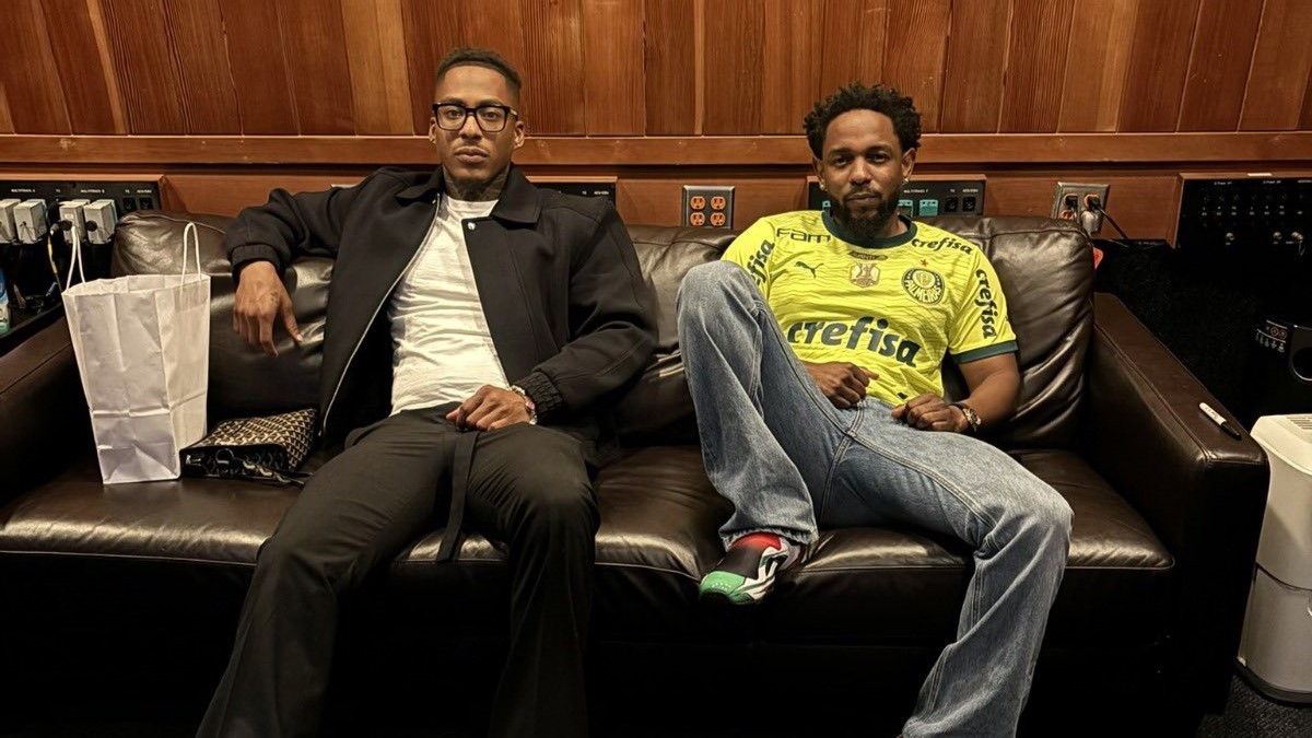 Rapper Kendrick Lamar com camisa do Palmeiras