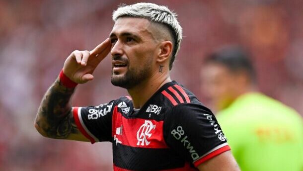 Arrascaeta é o jogador com mais títulos na história do Flamengo, ao lado de outros 4 ídolos