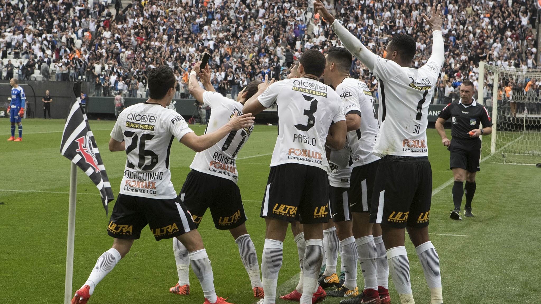 Jô, preso por não pagamento de pensão alimentícia, foi campeão com o Corinthians em 2017