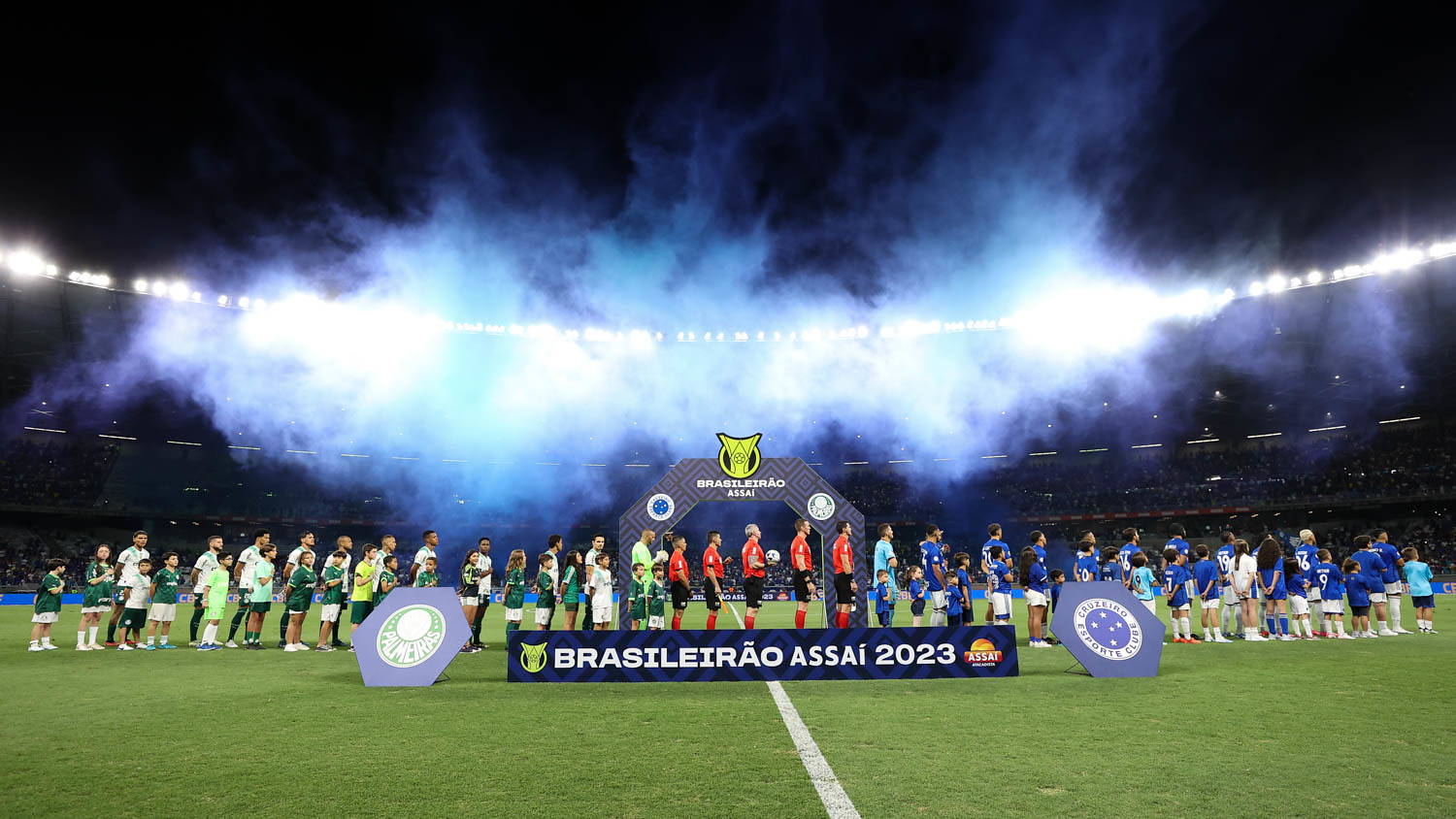 Cruzeiro e Palmeiras se enfrentam em duelo importante nesta quarta