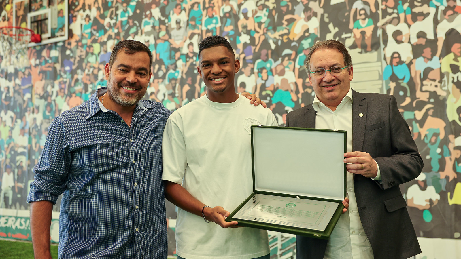 Alvo do Flamengo, João Paulo Sampaio é o grande responsável pelo sucesso da base do Palmeiras