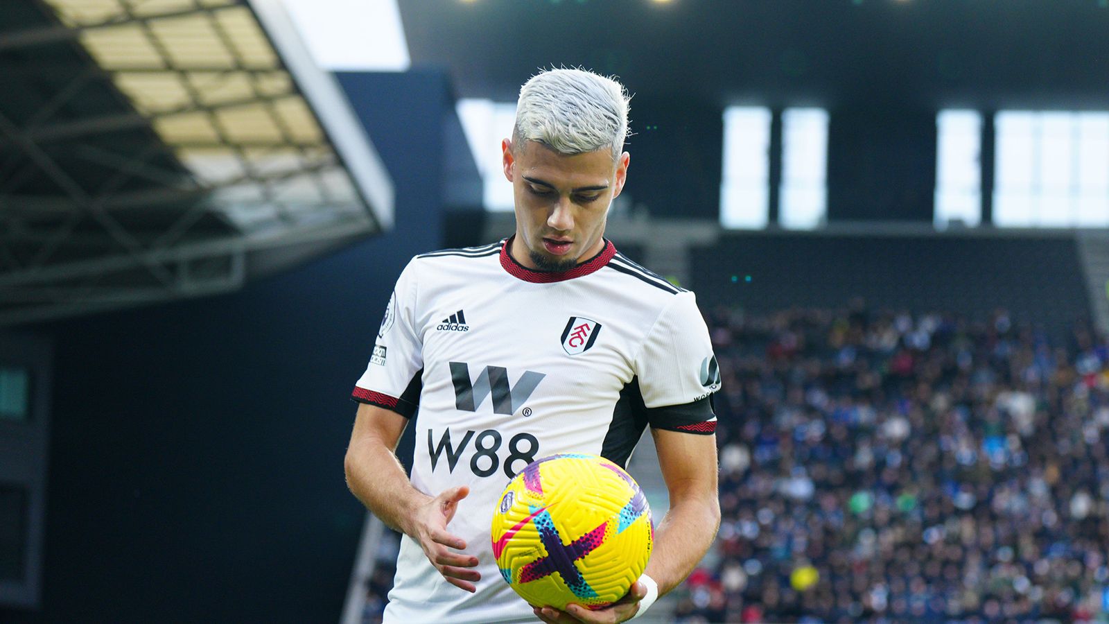 Andreas Pereira se envolveu em polêmica ao comentar possível saída do Fulham