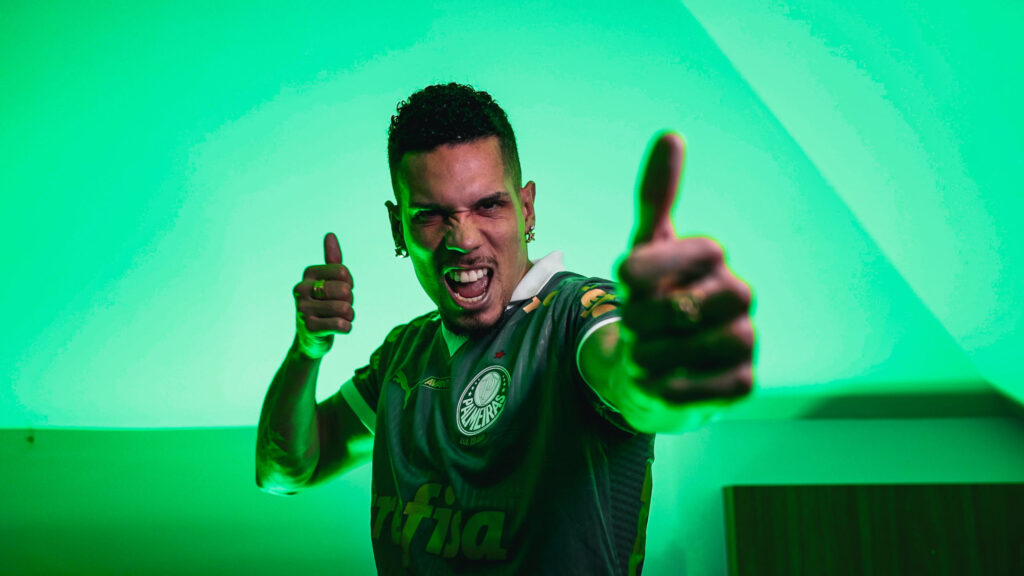 Paulinho é o reforço mais caro da história do Palmeiras: 123 milhões de reais