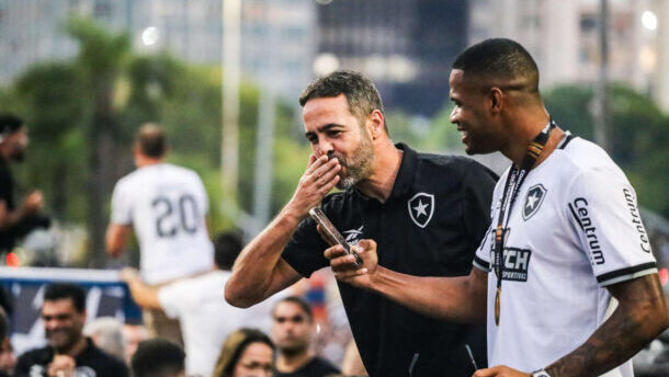 Artur Jorge recebeu propostas para deixar o Botafogo antes mesmo da final da Libertadores