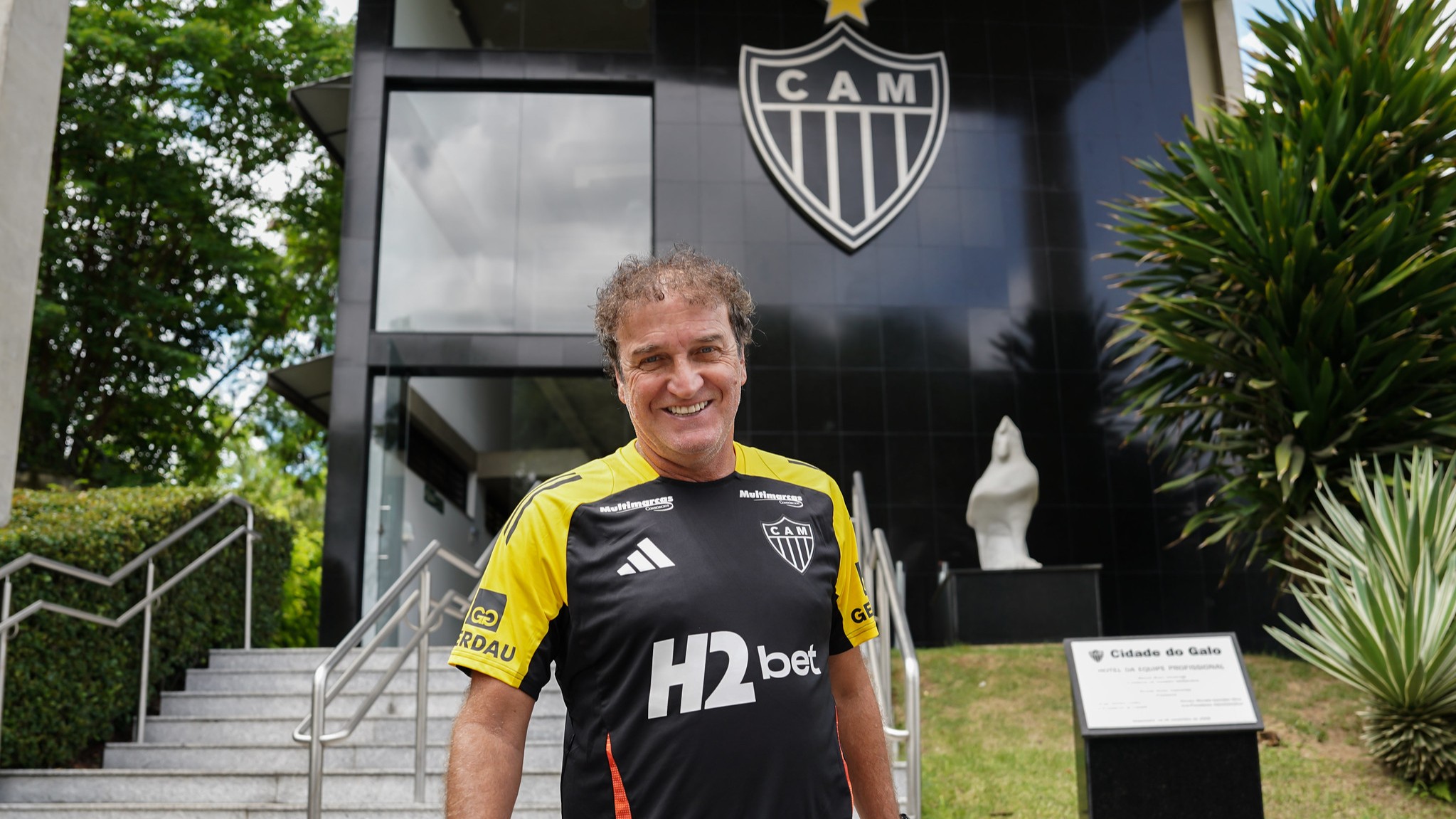 Cuca chegou nesta semana ao CT do Atlético e já está insatisfeito com a diretoria