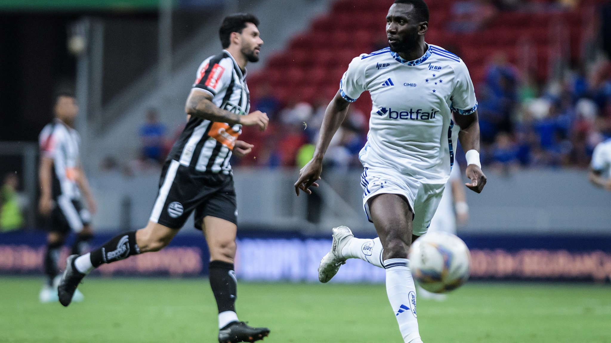 Com reforços em campo, Cruzeiro perde para o Athletic