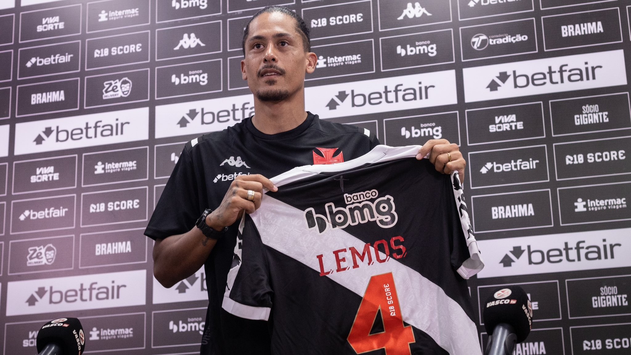 Maurício Lemos usará a camisa 4 no Vasco