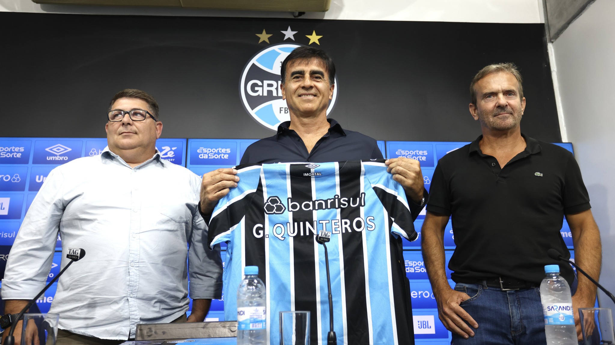 Gustavo Quinteros é apresentado como novo técnico do Grêmio