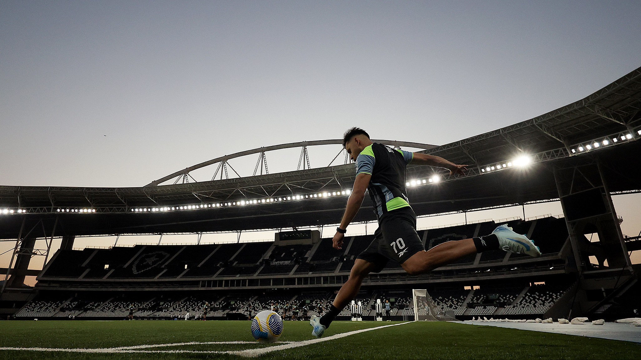 Novo reforço do Inter, Romero fez parte do elenco campeão brasileiro e da Libertadores pelo Botafogo