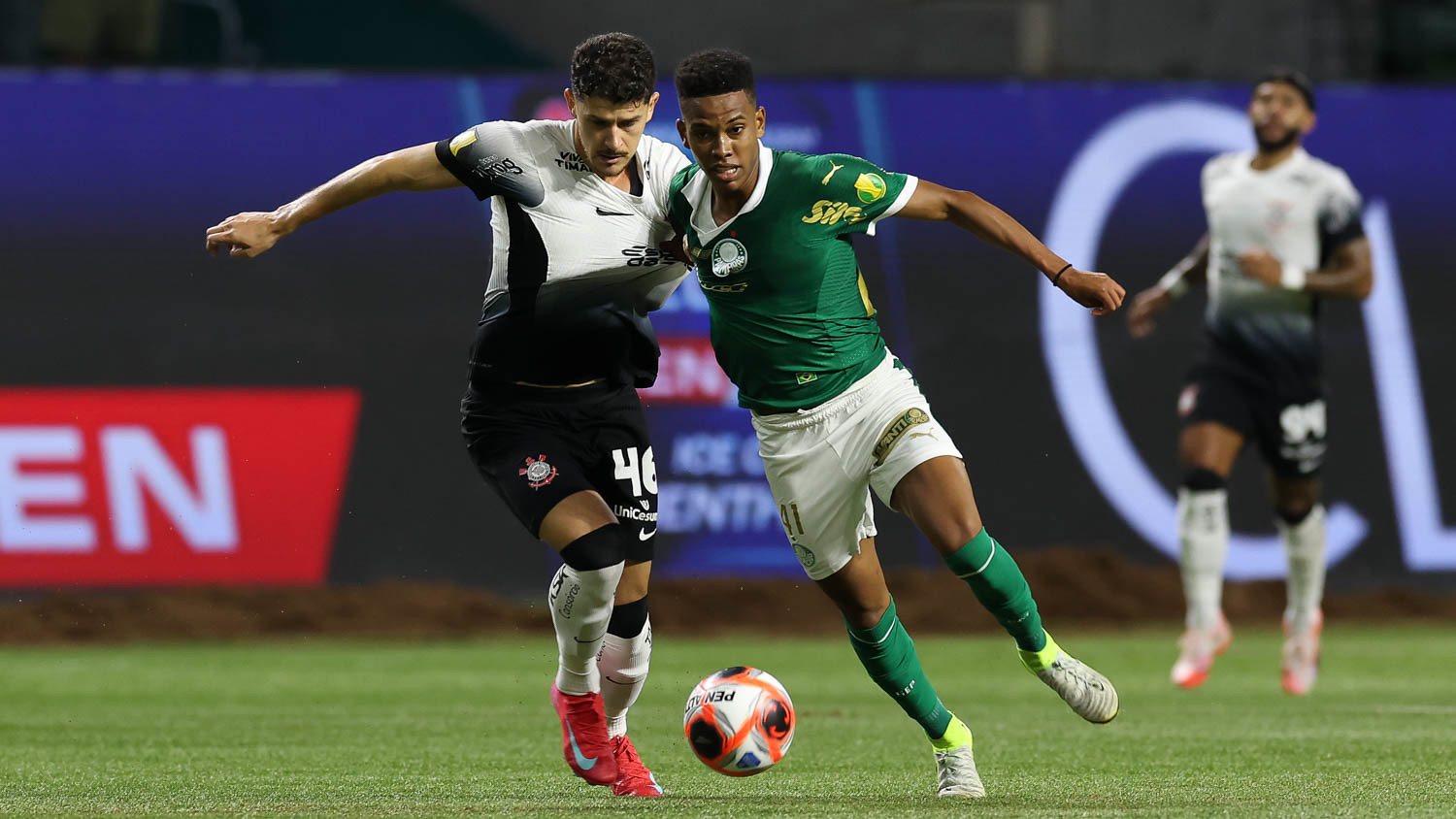 Palmeiras e Corinthians empatam em Derby quente no Allianz Parque