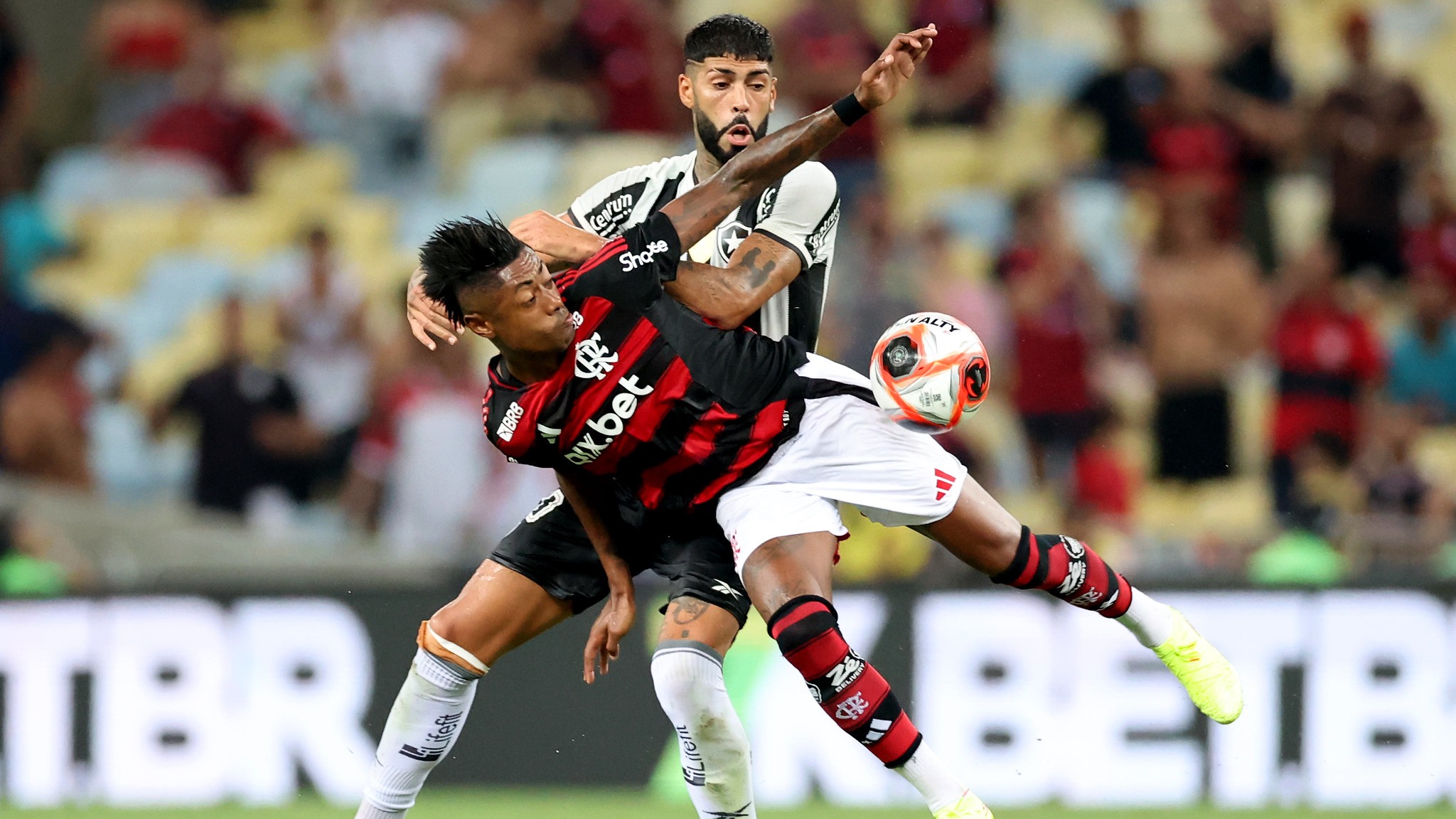 Jogadores de Flamengo e Botafogo podem pegar de 1 até 12 jogos por briga