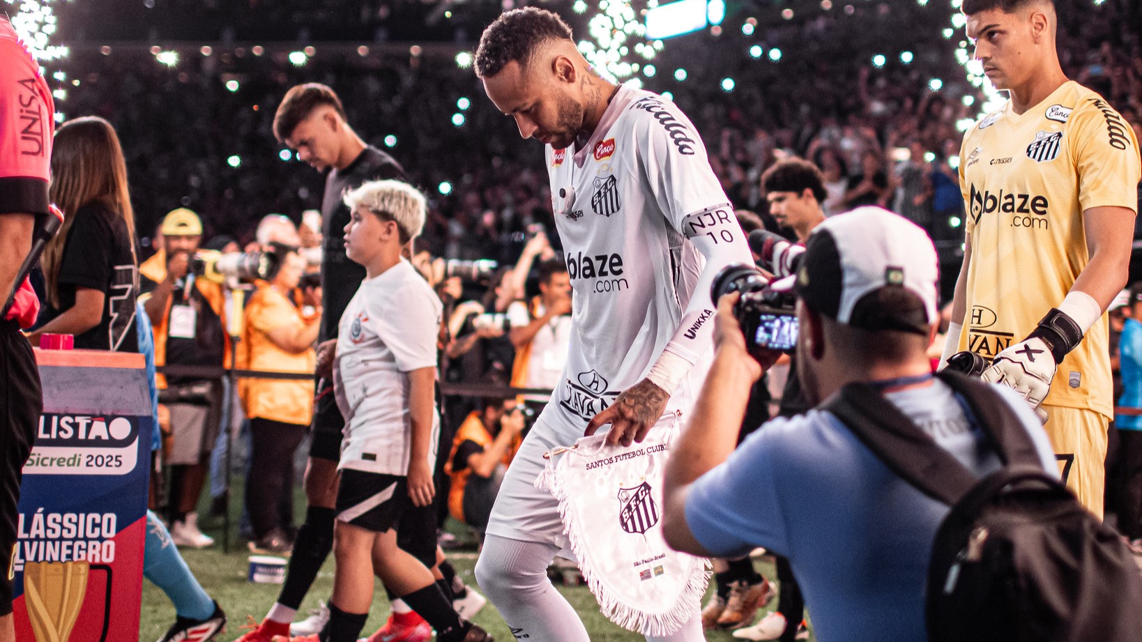 Neymar atuou por 68 minutos pelo Santos contra o Corinthians