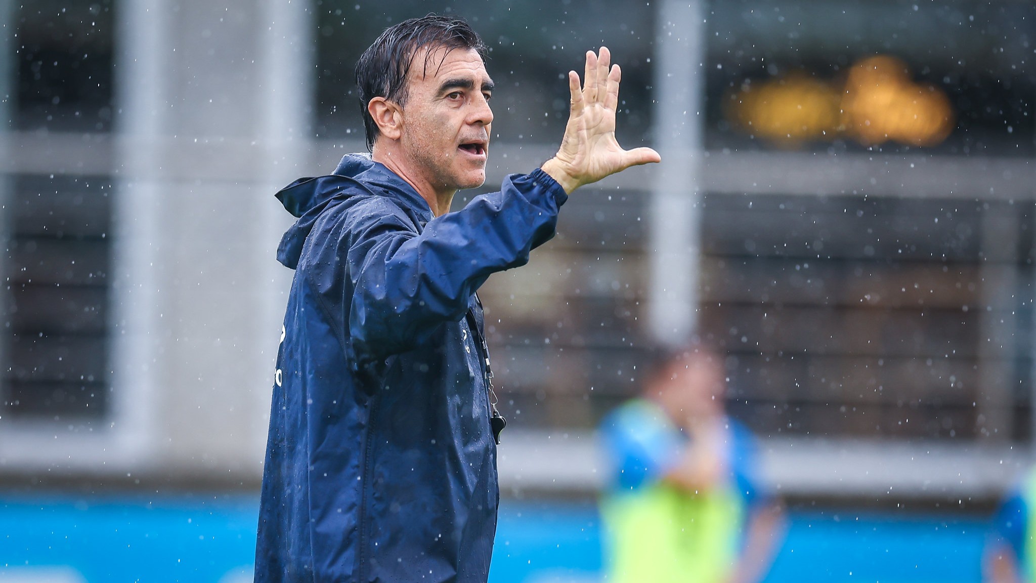 Técnico Gustavo Quinteros promove "reformulação" no elenco do Grêmio