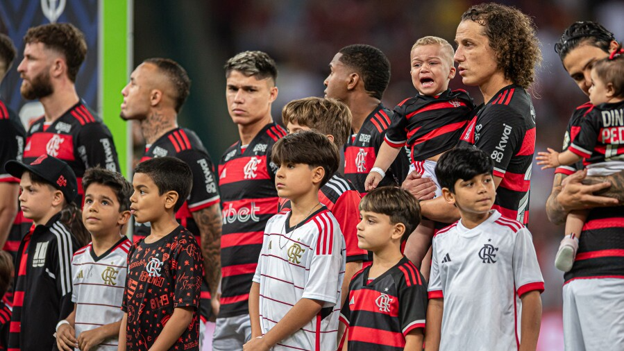 Flamengo é convencido em negociação e encaminha venda de meia-atacante