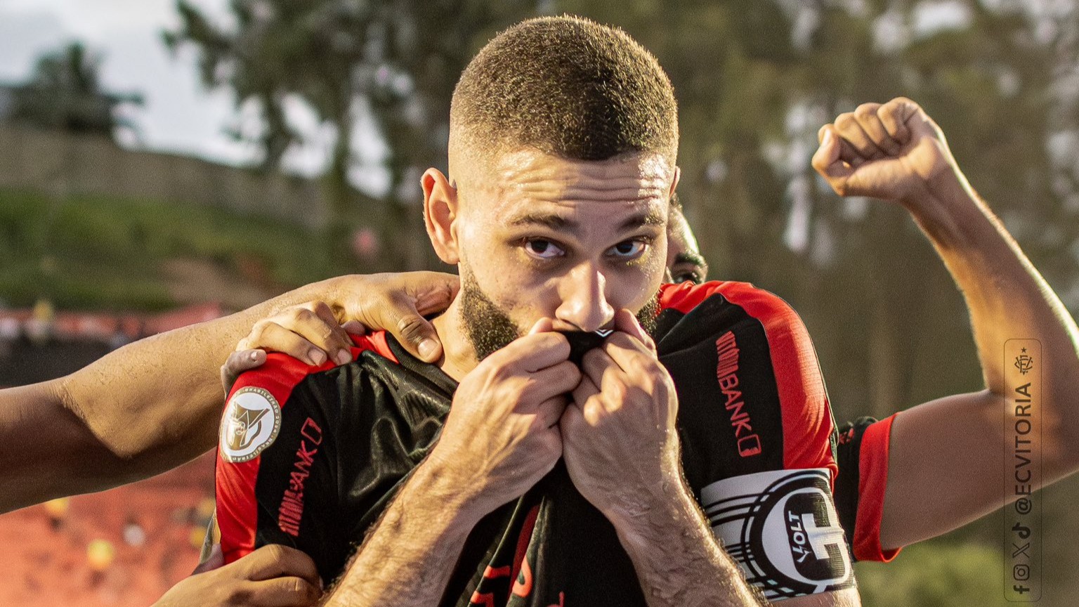 Wagner Leonardo troca o Vitória pelo Grêmio