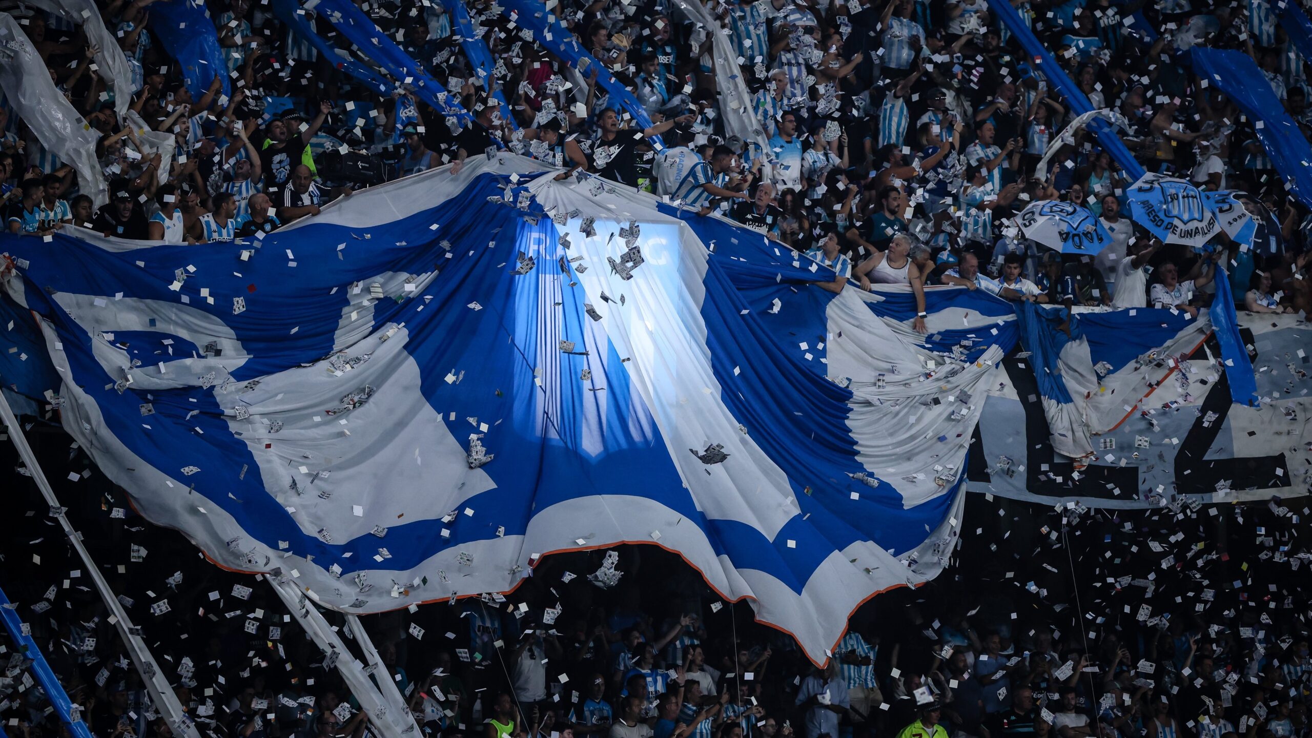 Torcedores do Racing são baleados na véspera de jogo contra o Botafogo