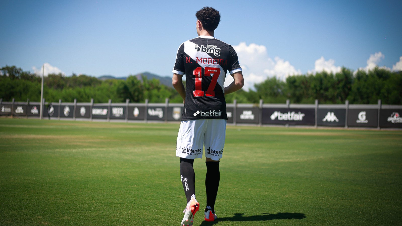 Nuno Moreira, novo atacante, vai usar a camisa 17 no Vasco