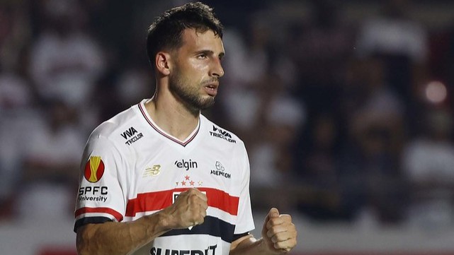 Calleri marcou o único gol do São Paulo na derrota para a Ponte Preta, de virada, por 2 a 1.