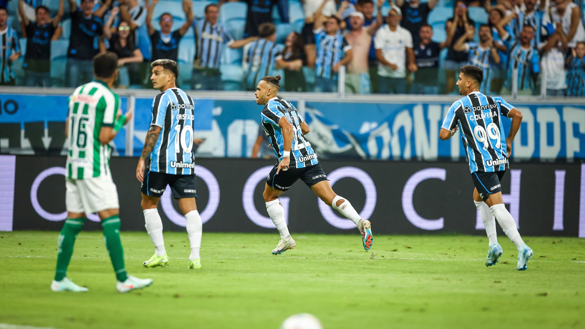 Grêmio avança para renovar com Martin Braithwaite, 'xodó' da torcida