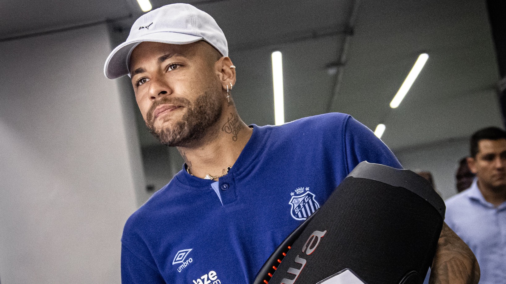 Neymar deve viajar com elenco do Santos para enfrentar o Coritiba