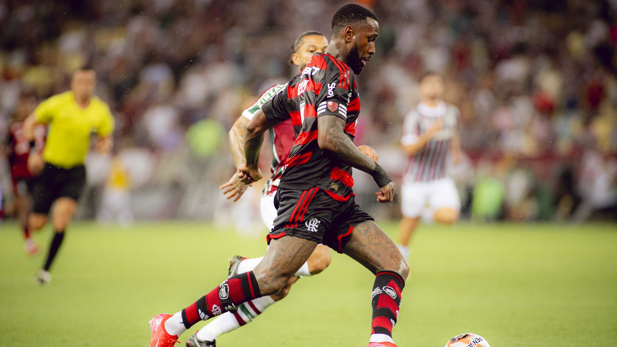 Capitão e um dos principais nomes da equipe, Gerson pode ser 'valorizado' pelo Flamengo