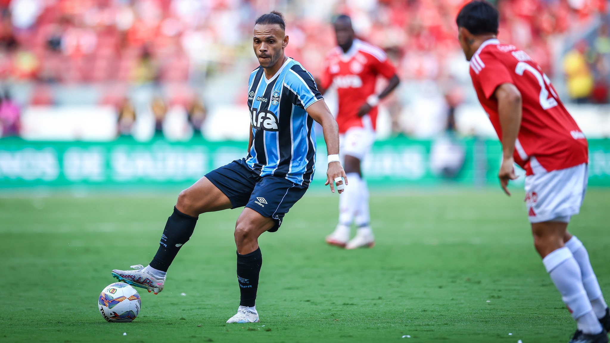 Grêmio libera Braithwaite para viagem internacional; entenda