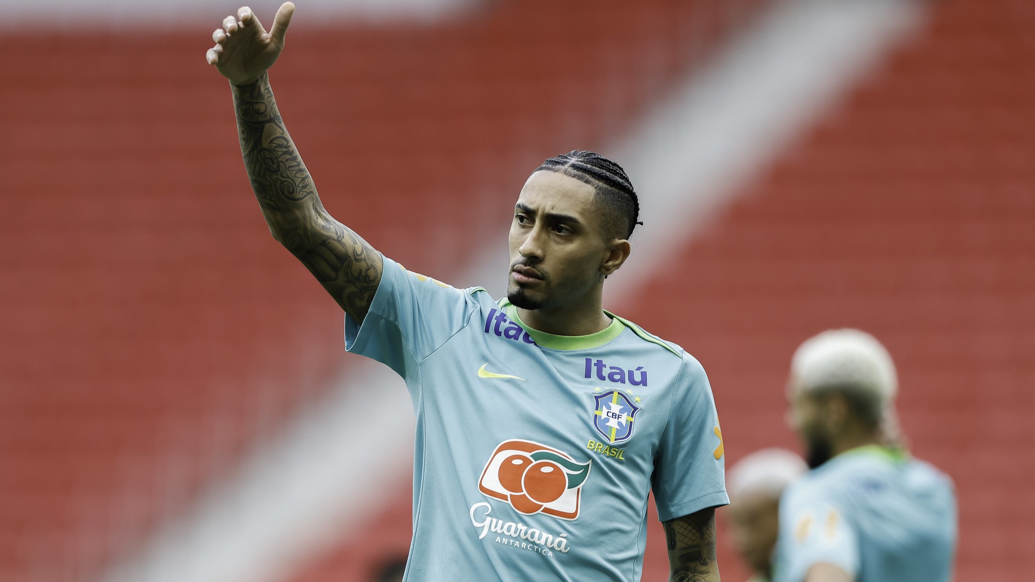 Raphinha se envolve em 'tretas' no jogo entre Brasil e Argentina