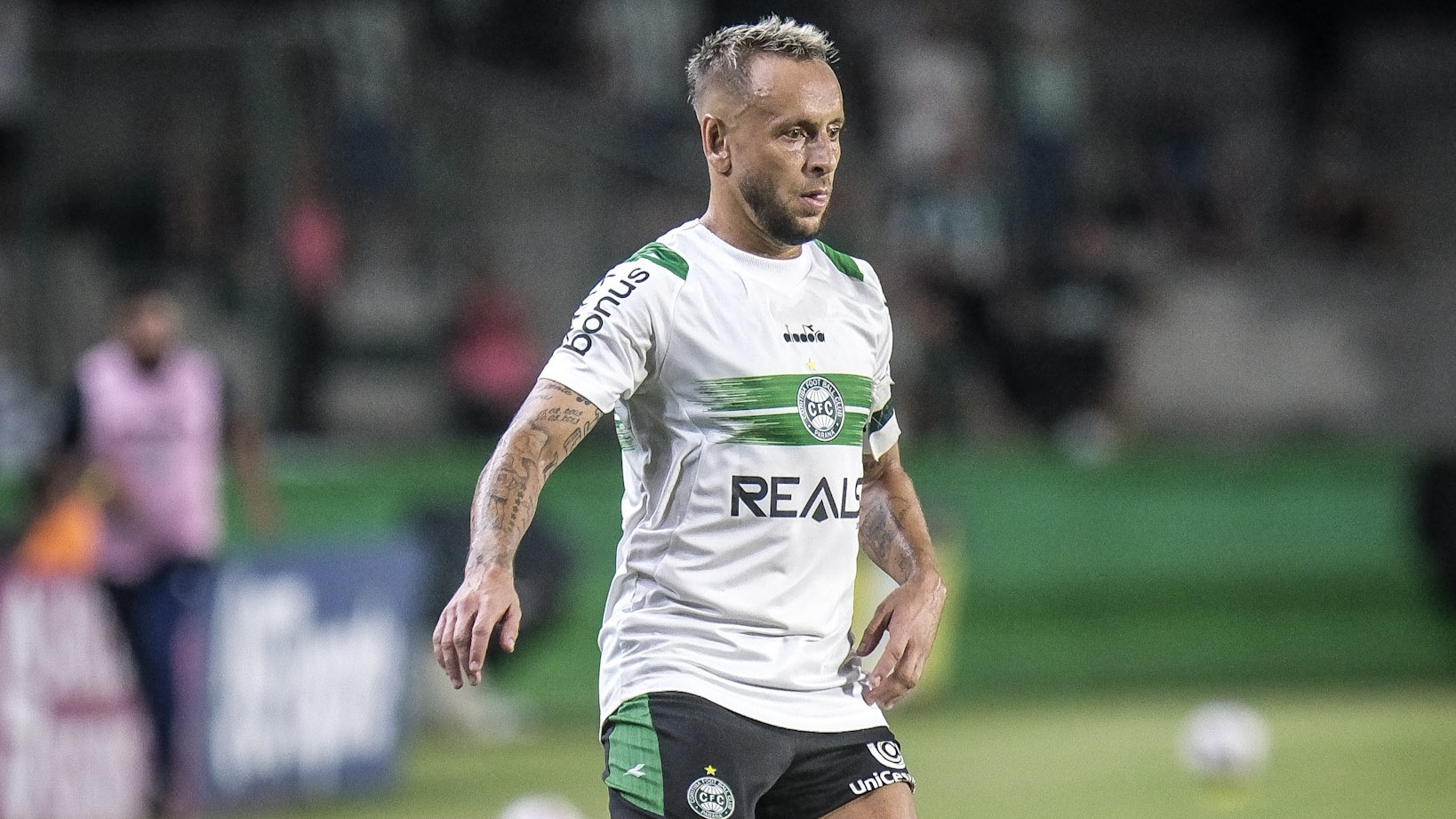 Coritiba anuncia rescisão com Rafinha, ex-São Paulo, Flamengo e Bayern