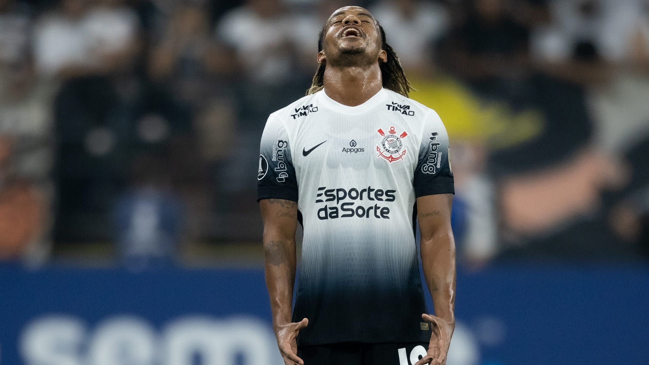 Corinthians luta, mas não consegue evitar eliminação precoce na Libertadores