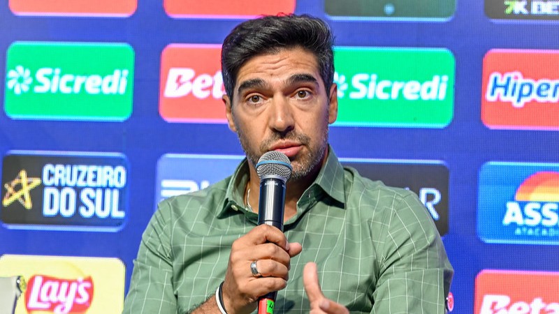 Abel Ferreira durante evento organização pela Federação Paulista.