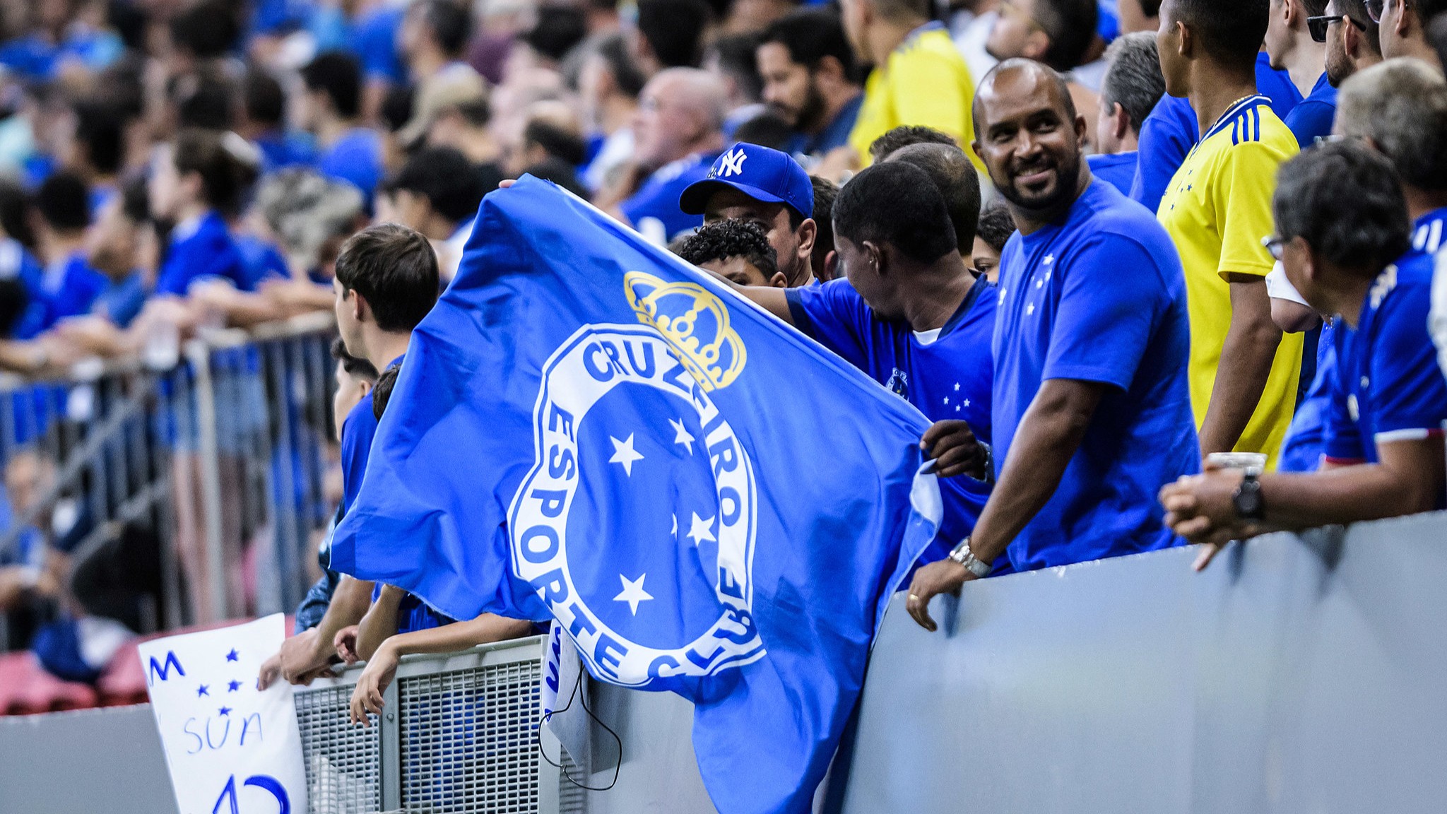 Máfia Azul, organizada do Cruzeiro, vai ao CT conversar com jogadores