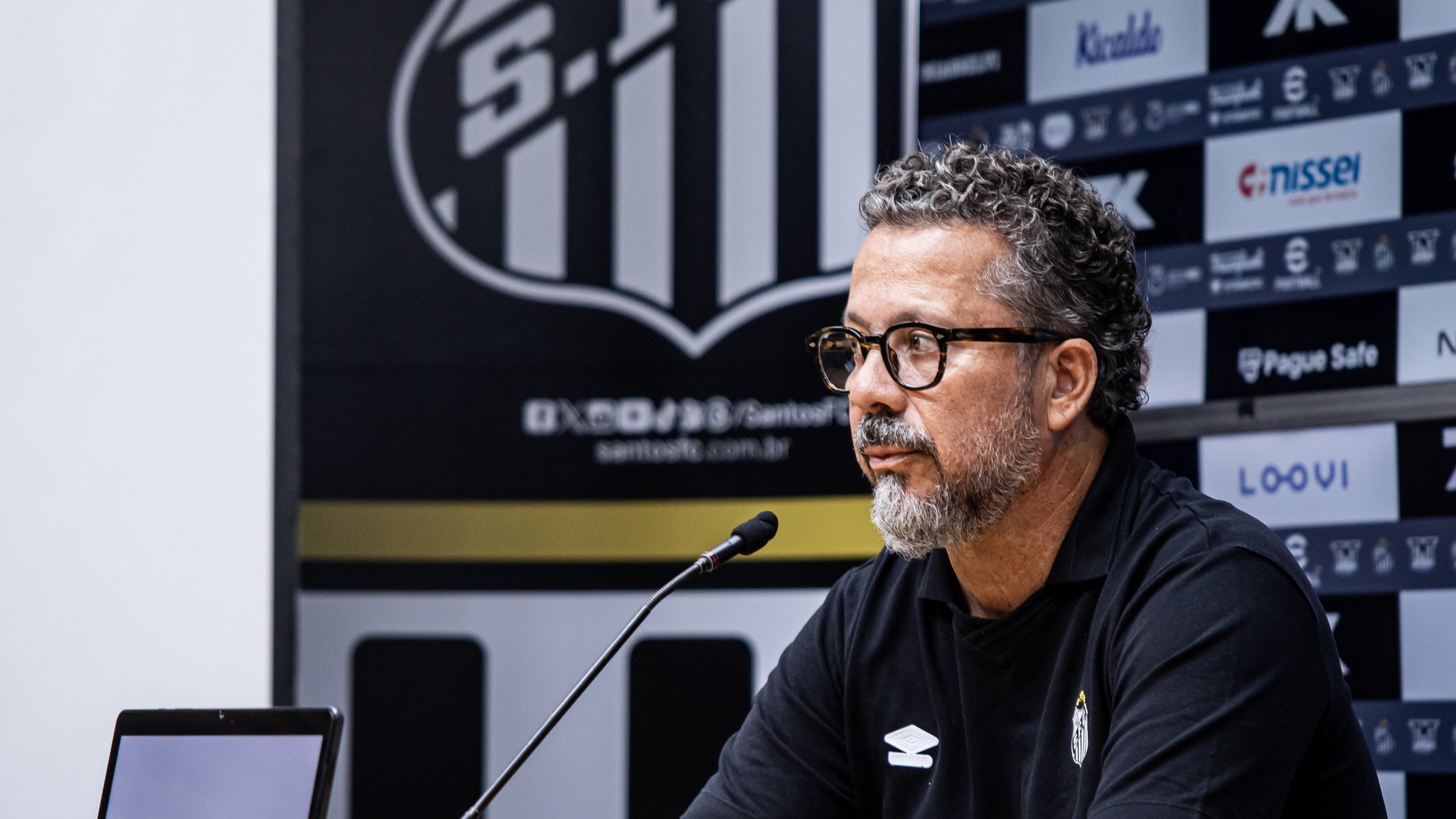Cléber Xavier inicia trabalho no Santos e conta com volta de Neymar