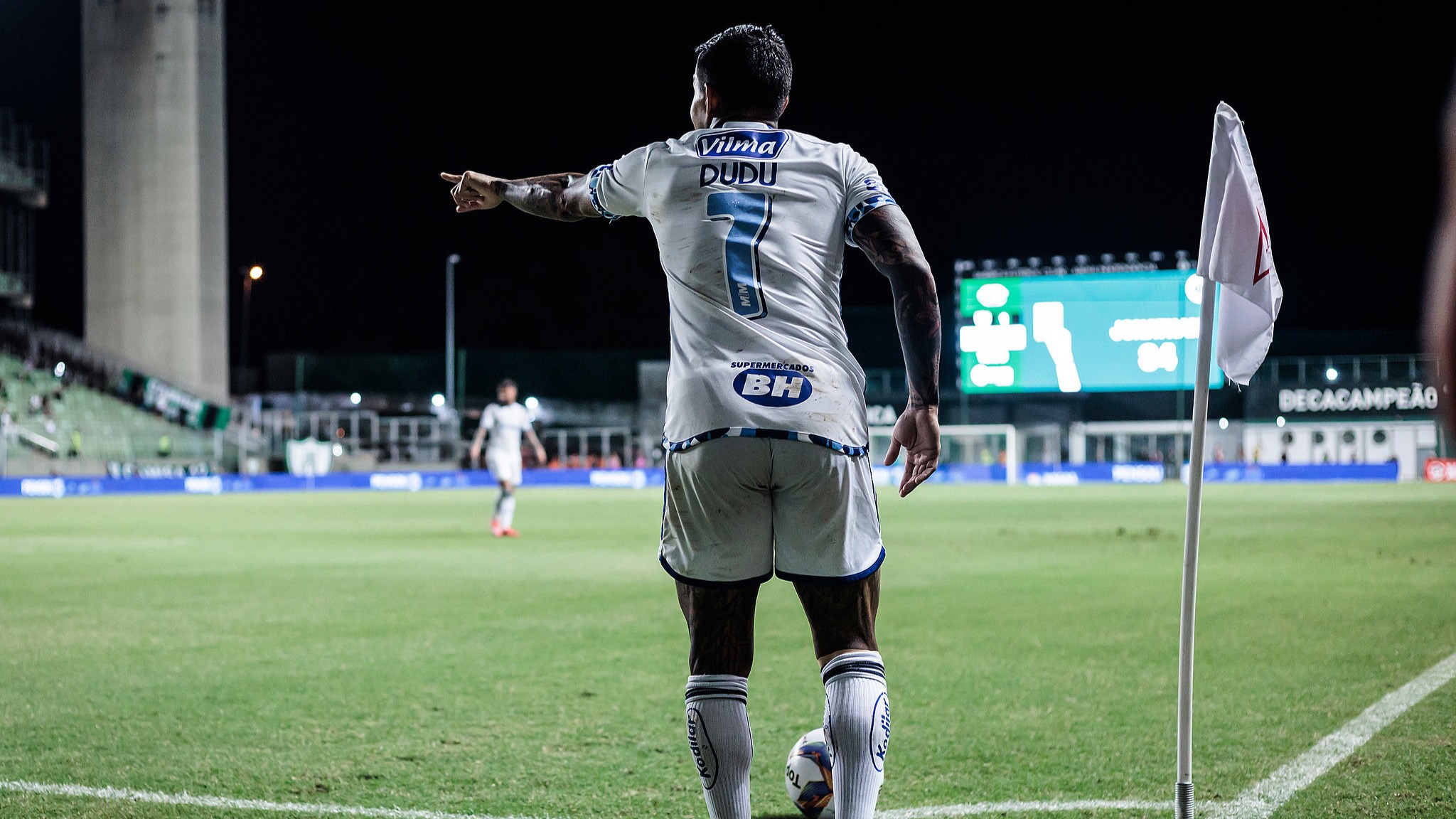 20 jogos e 2 gols depois, Dudu deixa o Cruzeiro sob polêmicas