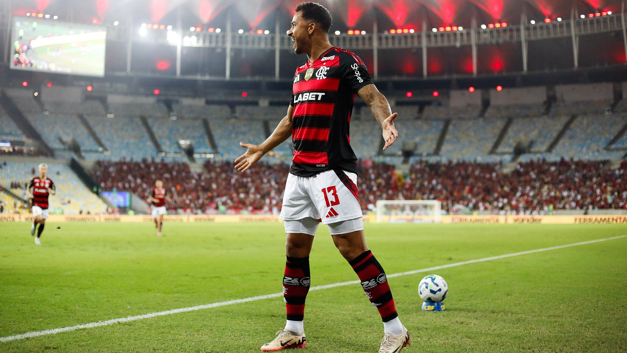 Presenta na pré-lista de Ancelotti na Seleção, Danilo marcou um dos gols da vitória do Flamengo sobre o Botafogo-PB