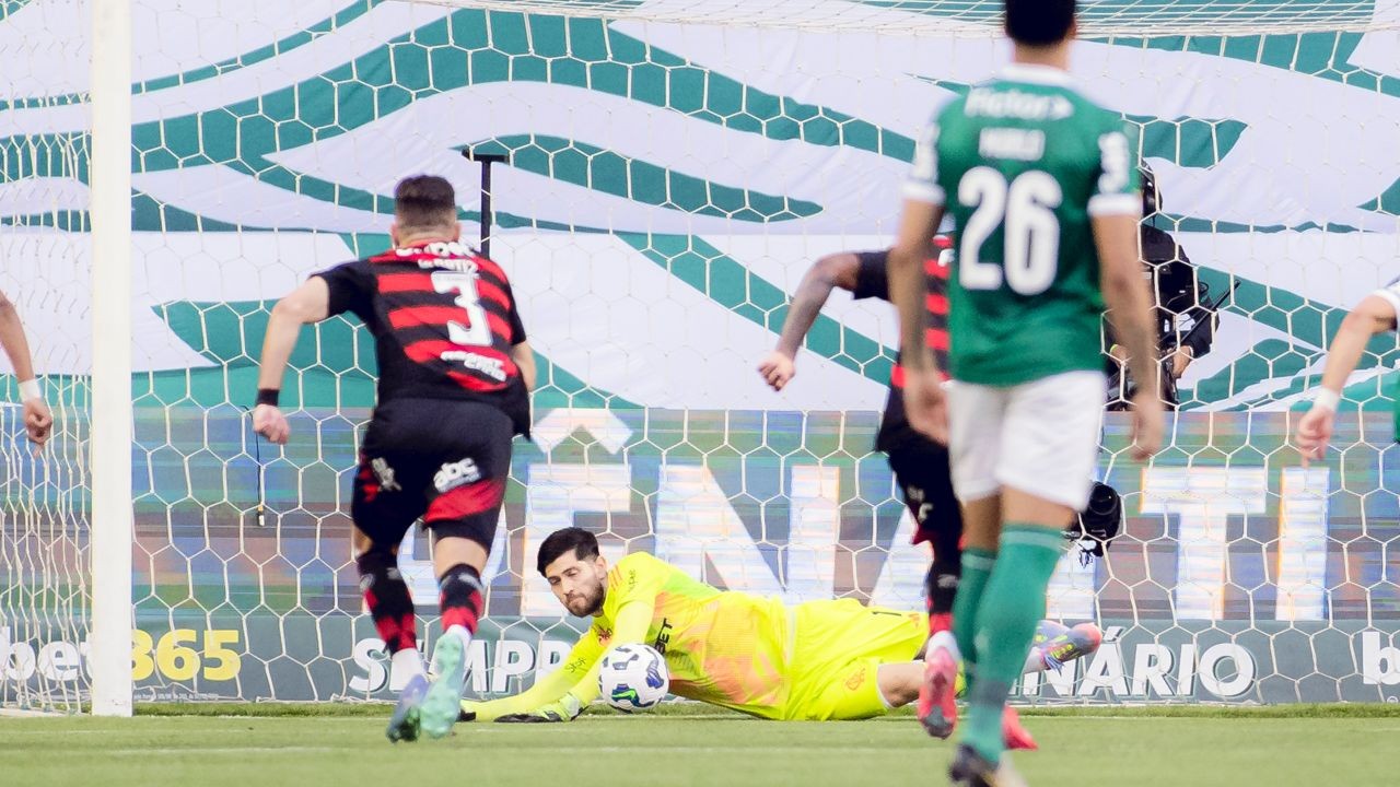 Rossi tem números absurdos em pênaltis pelo Flamengo