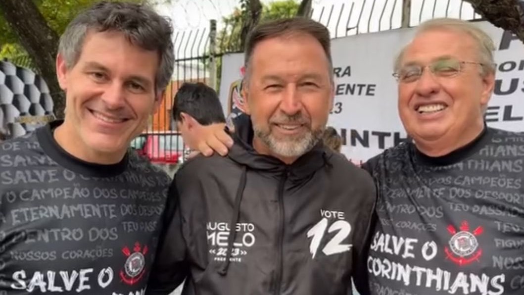 Osmar Stabile (D), primeiro vice de Augusto Melo, assume a presidência do Corinthians