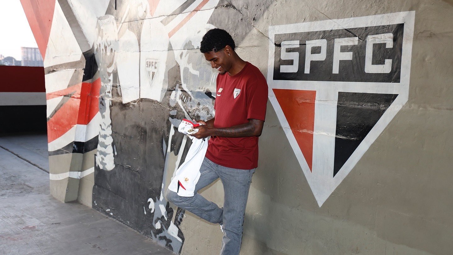Lucas Ferreira renova com o São Paulo até o fim de 2029