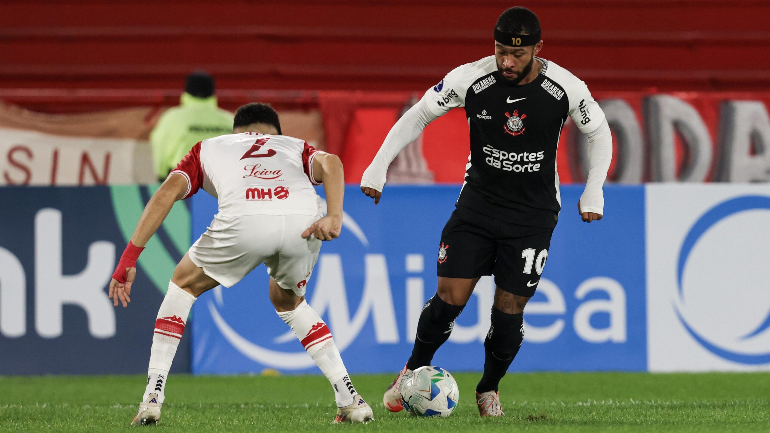 Derrota para o Huracán sela eliminação do Corinthians na Sul-Americana