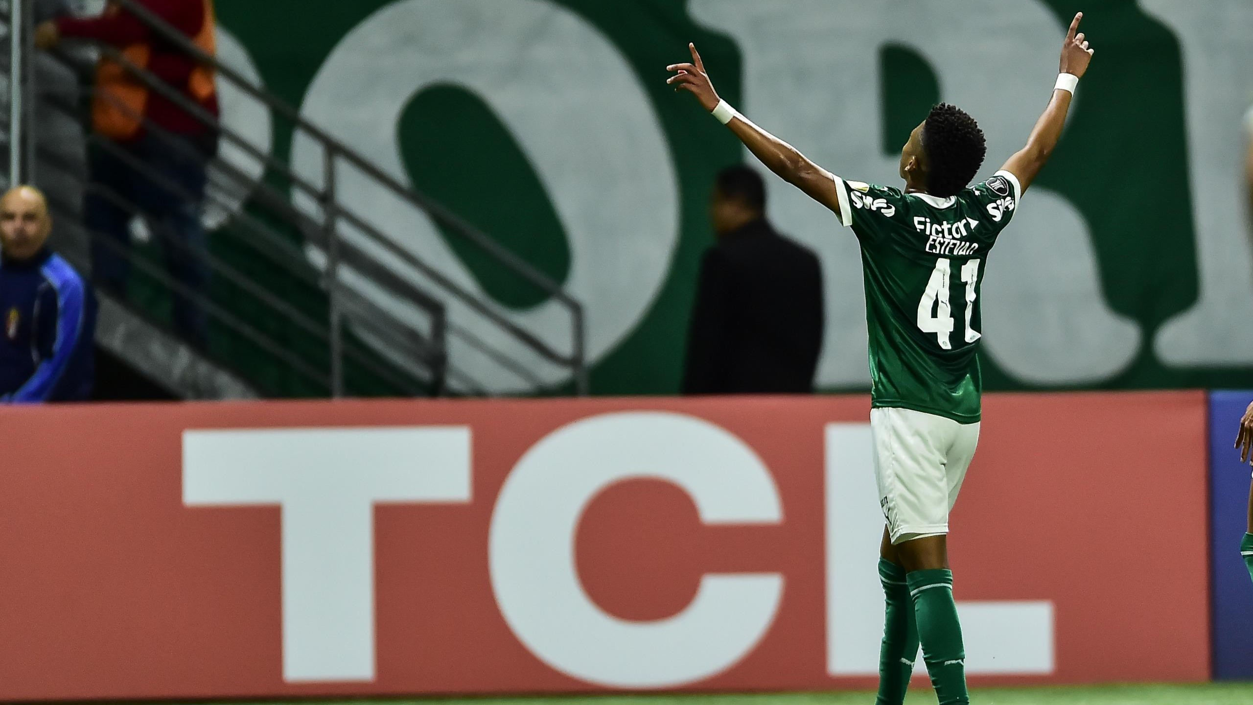 Paraguaio do Forest pode substituir Estêvão no Palmeiras
