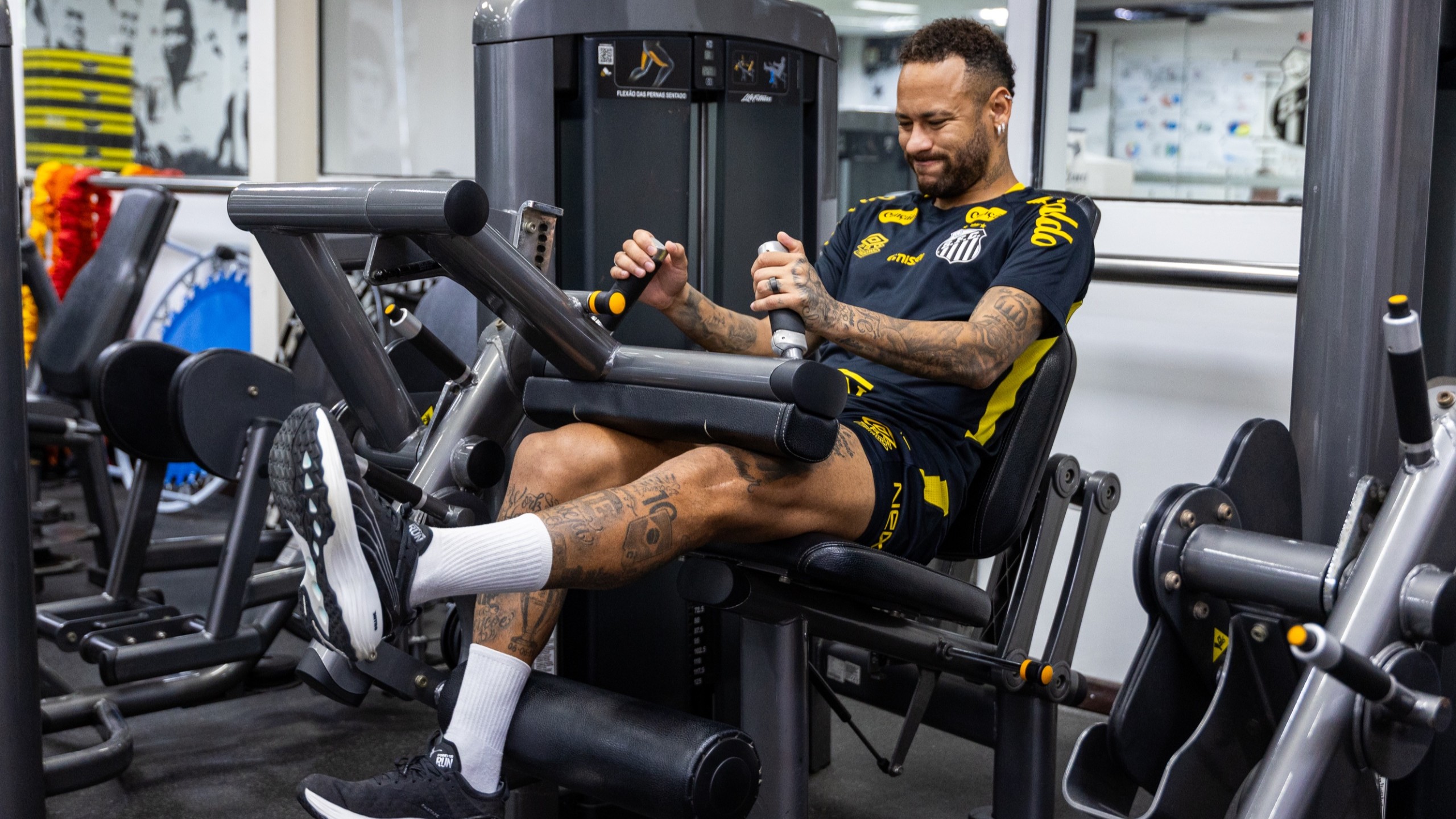Santos dá prazo "seguro" para Neymar concluir recuperação de lesão muscular
